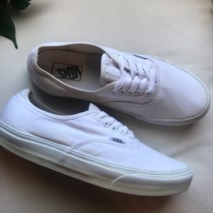 Triple White Vans Men’s S10